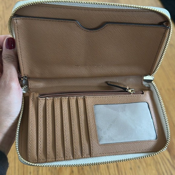 Michael Kor wallet - Picture 4 of 5